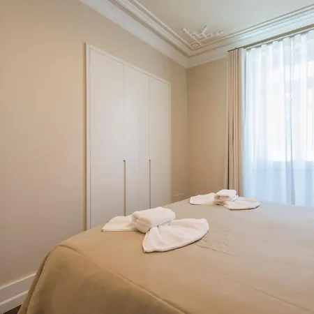 Lovelystay Sottomayor Luxury With Outdoor Pool * Lisboa